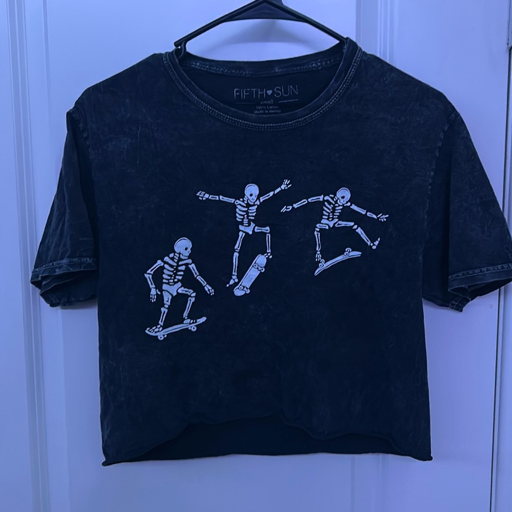 skeletons skating crop top 🖤